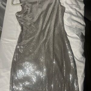 Tíana Silver One-Shoulder Dress